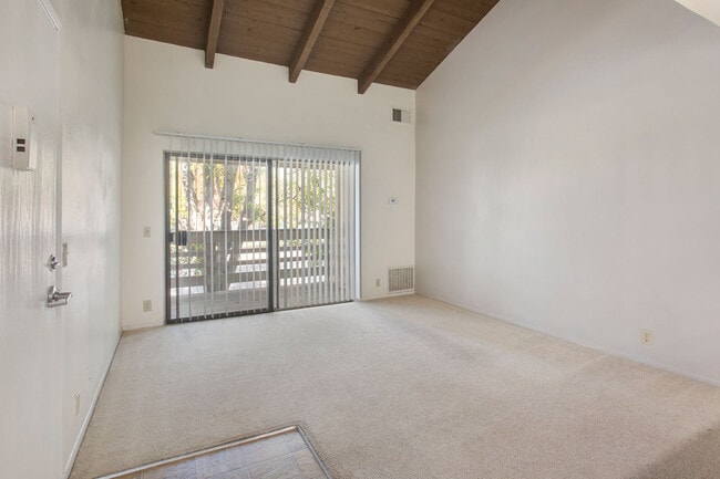 Building Photo - Stunning Bright and Completely Remodeled A...