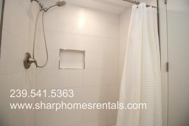 Building Photo - 5203 Cedarbend Dr