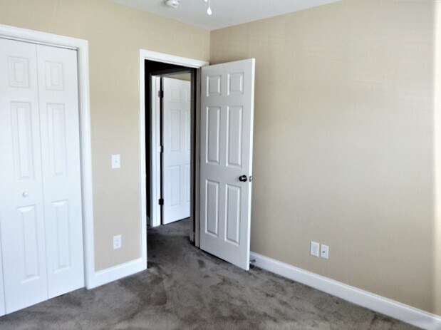 Building Photo - 2904 John Cabot Dr