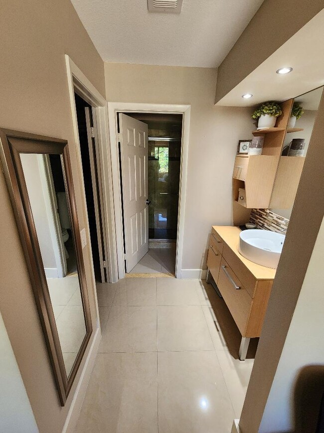 Building Photo - 3760 NW 19th St