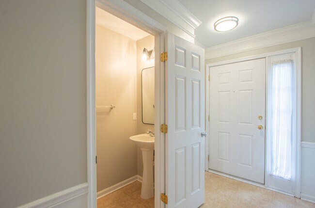 Building Photo - Great Views Overlooking the Golf Course - Large 3 Bedroom End unit TownHouse