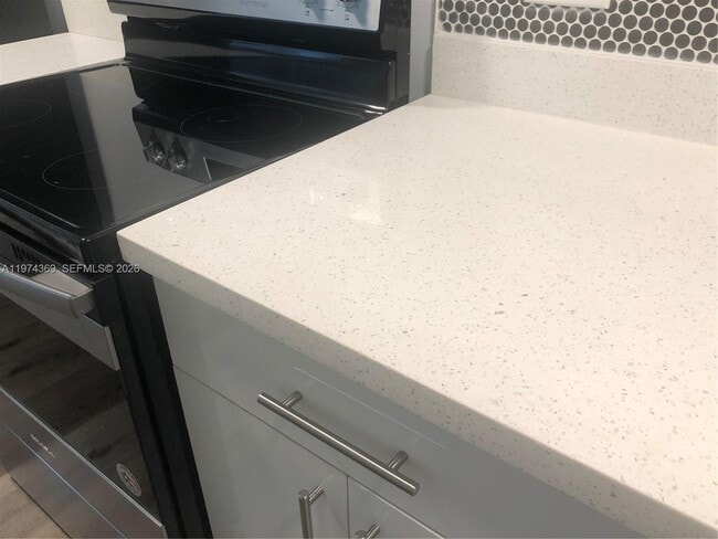 Building Photo - 1016 NE 17th Ave