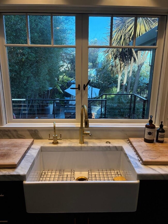 Building Photo - 212 Dwight Rd