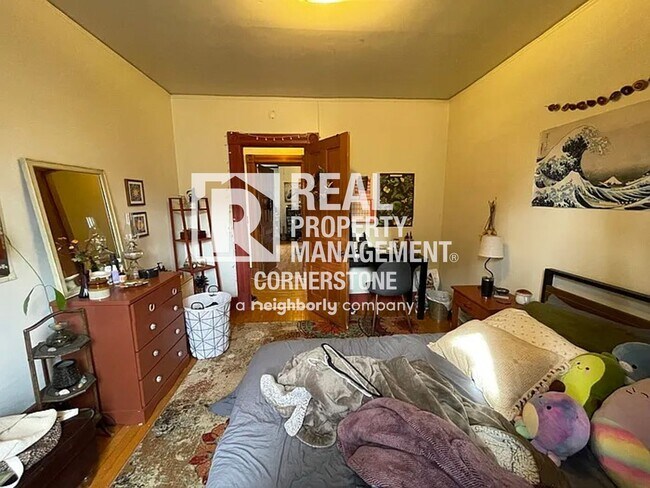 Building Photo - 808 W Kalamazoo Ave