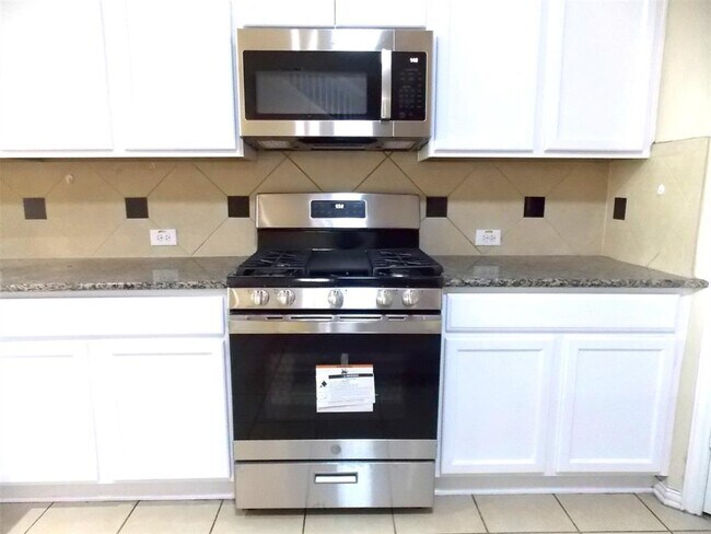 Building Photo - 6130 Carver Pines Dr