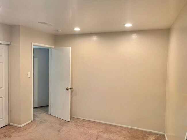 Building Photo - 4607 Fall Ave