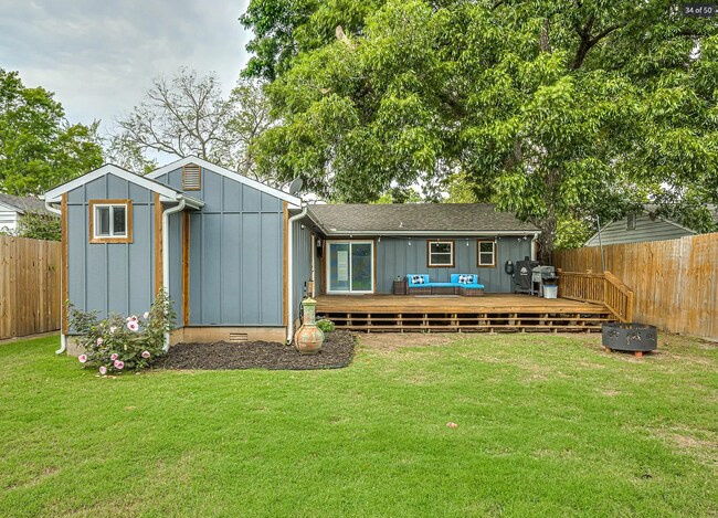 Building Photo - 2 Bed | 2 Bath in Midtown!