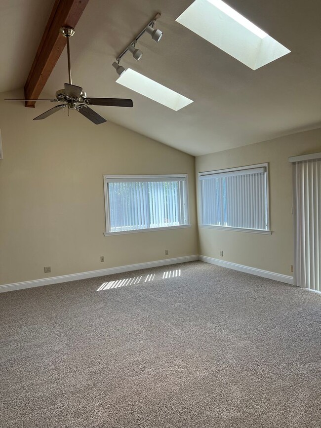 Building Photo - BEAUTIFUL 4 BED CARMICHAEL HOME WITH POOL!!