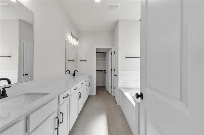 Building Photo - 302 Willow Heights Drive