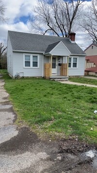 Building Photo - 32 Stafford Ave