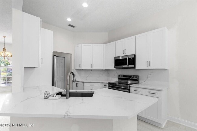 Building Photo - 1722 Branch Vine Dr W