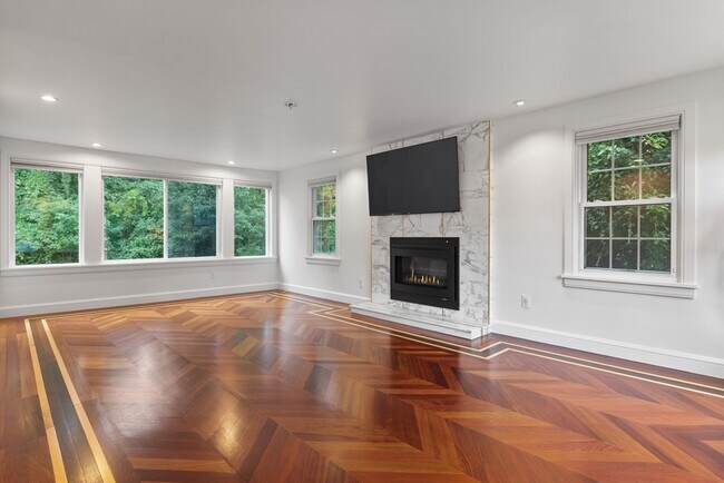 Building Photo - 4 Hadley Rd