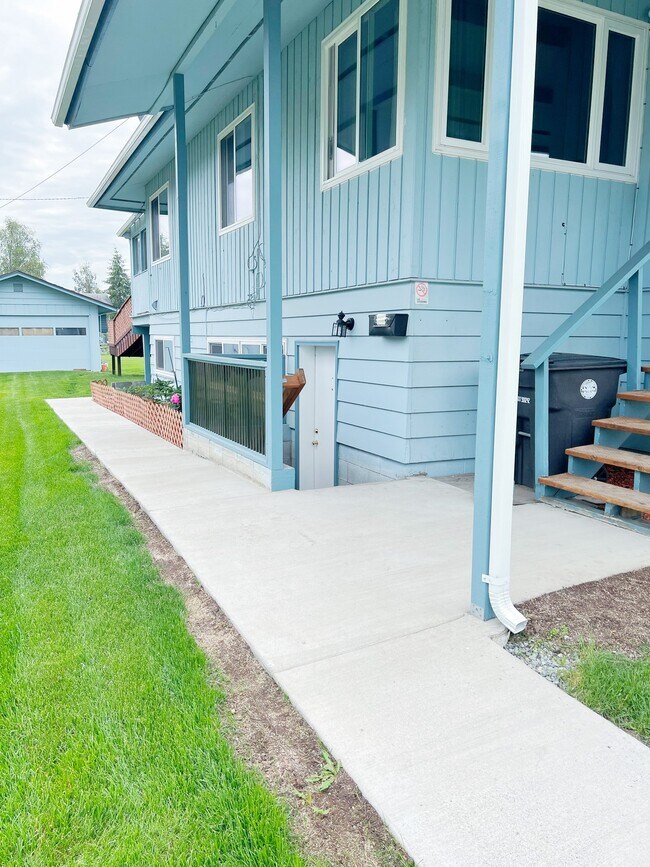 Building Photo - 4300 E 6th Ave