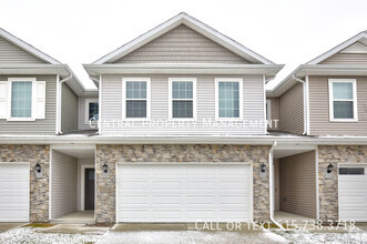 Building Photo - Painted Woods South 3-Bedroom Townhome