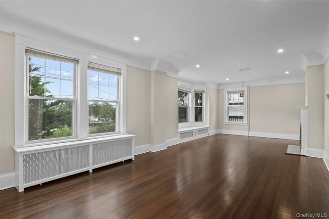 Building Photo - 135 Ashford Ave