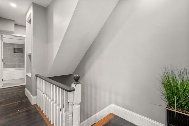 Building Photo - 133 Nichols St