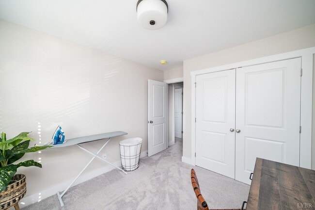 Building Photo - 16 Villa Ct