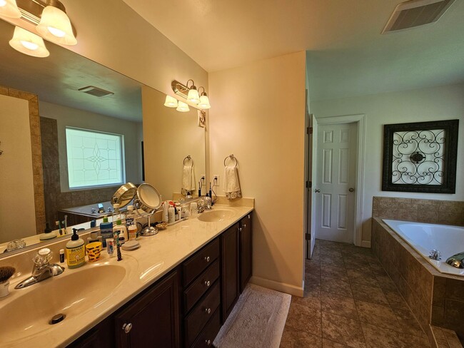 Building Photo - GRASSFIELD - Lauren's Cove