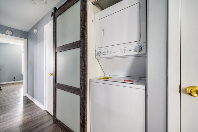 Building Photo - 205 Dockside Dr