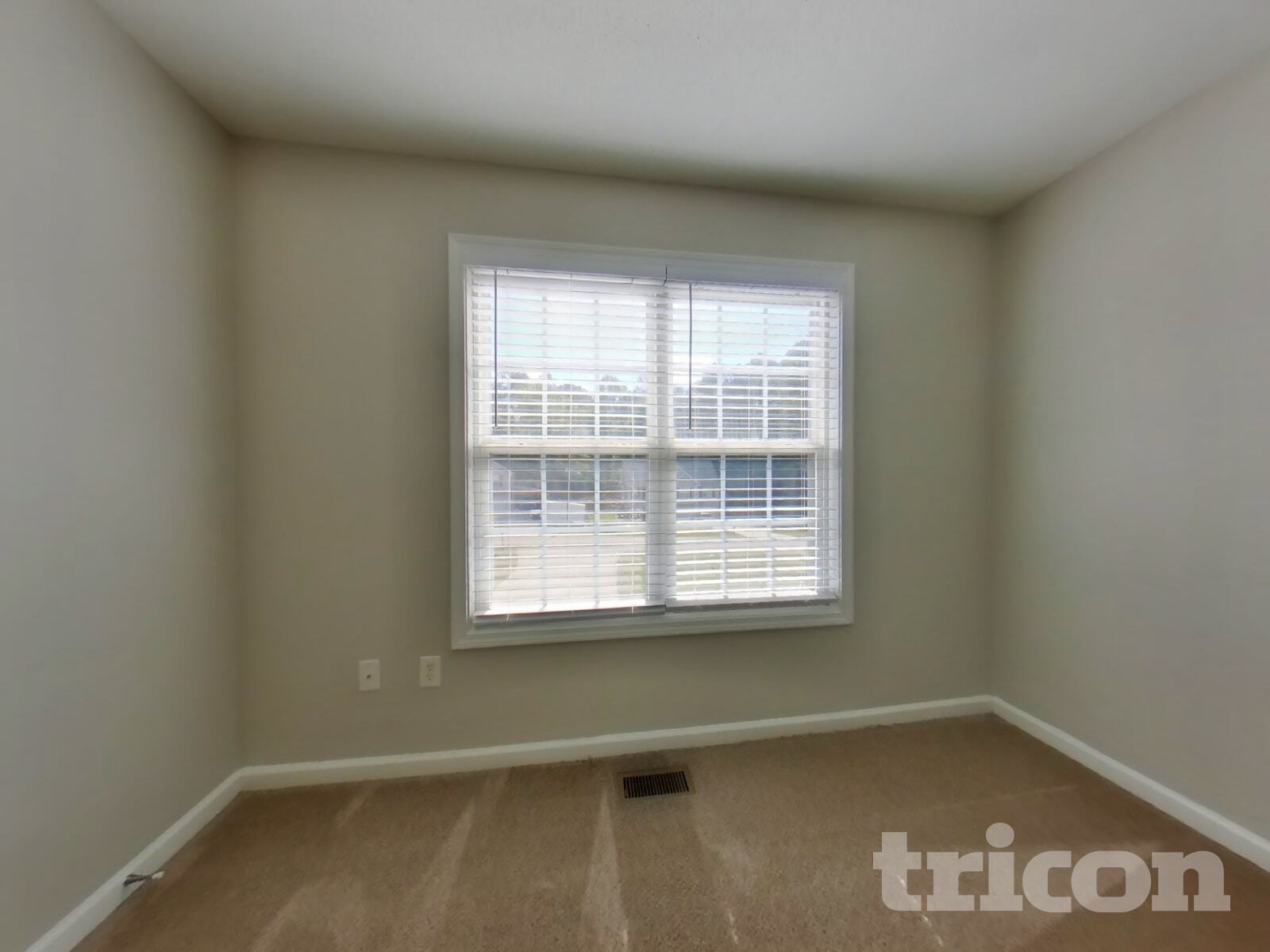 Building Photo - 228 S Red Oak Way