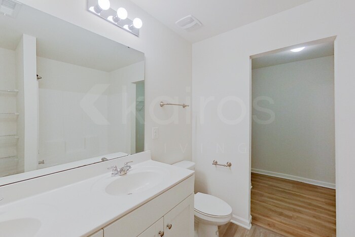 Building Photo - 137 Shamrock Dr SW