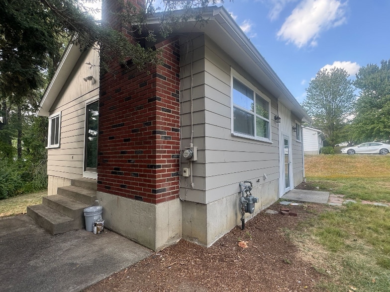 Building Photo - 57 Lawrence St