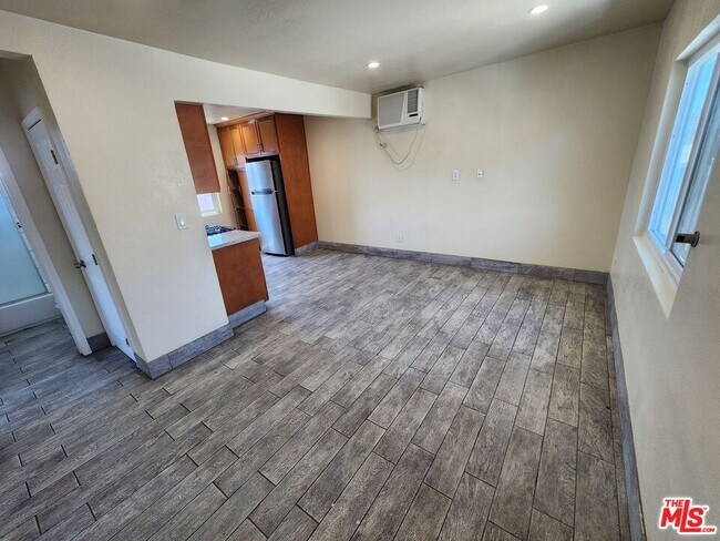 Building Photo - 1426 E 48th St