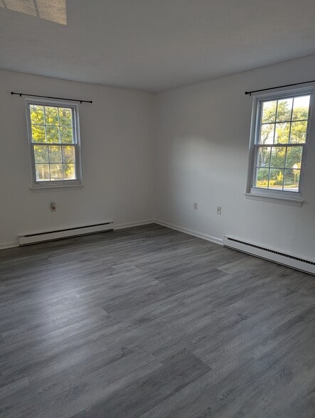 Building Photo - 103 Horse Pond Rd