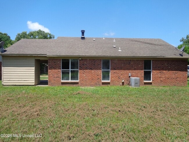 Building Photo - 6120 Somerset Dr