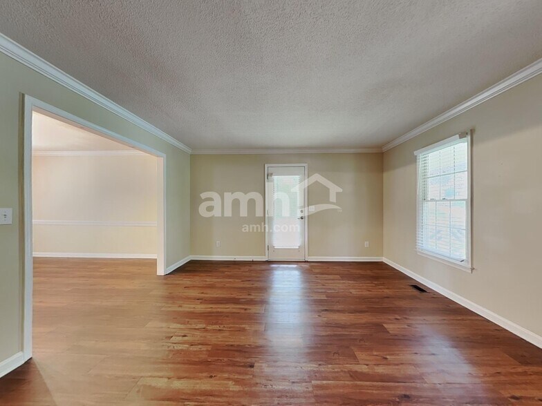 Building Photo - 6400 Ivystone Dr