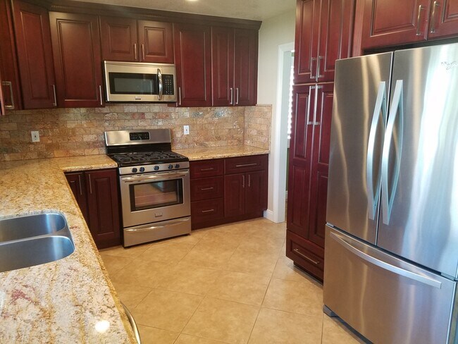 Building Photo - Gorgeous Home in a Quiet Neighborhood!