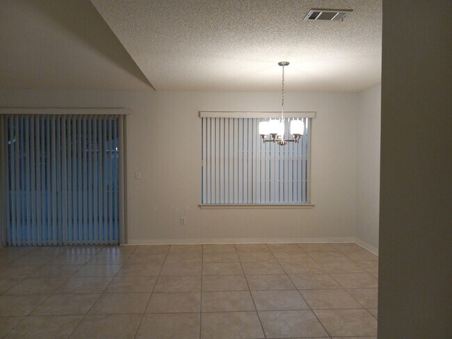 Building Photo - Large 3/2 Family Home that is Conveniently located off Blue Angel PKWY