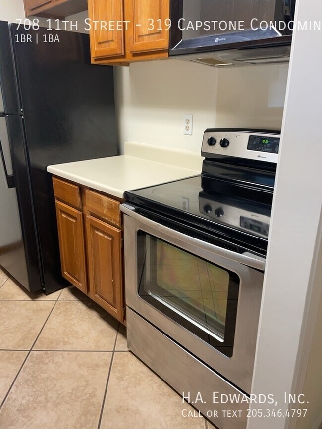 Building Photo - 708 11th St