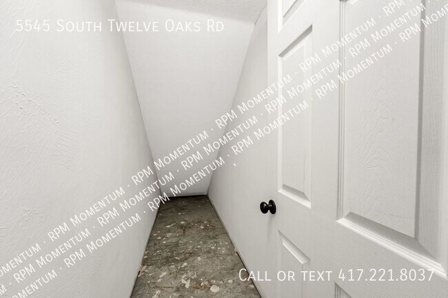 Building Photo - 5545 S Twelve Oaks Rd