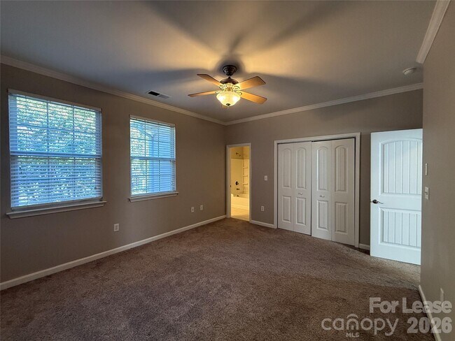 Building Photo - 933 Central Park Cir