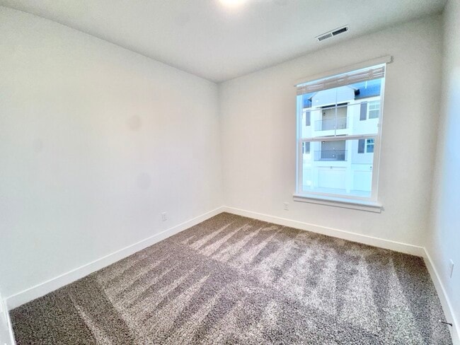 Building Photo - 4655 Alder Dr