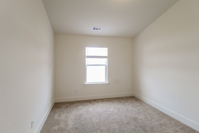 Building Photo - 80 Auburn Hls Dr