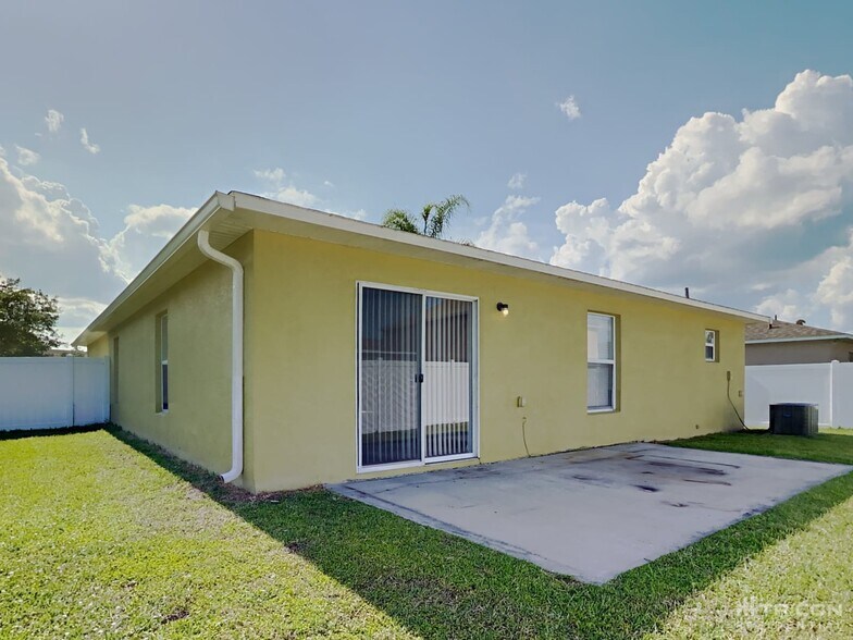 Building Photo - 169 Cedar Ridge Ln