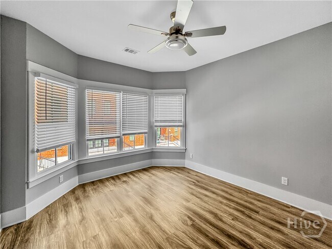 Building Photo - 417 W 32nd St