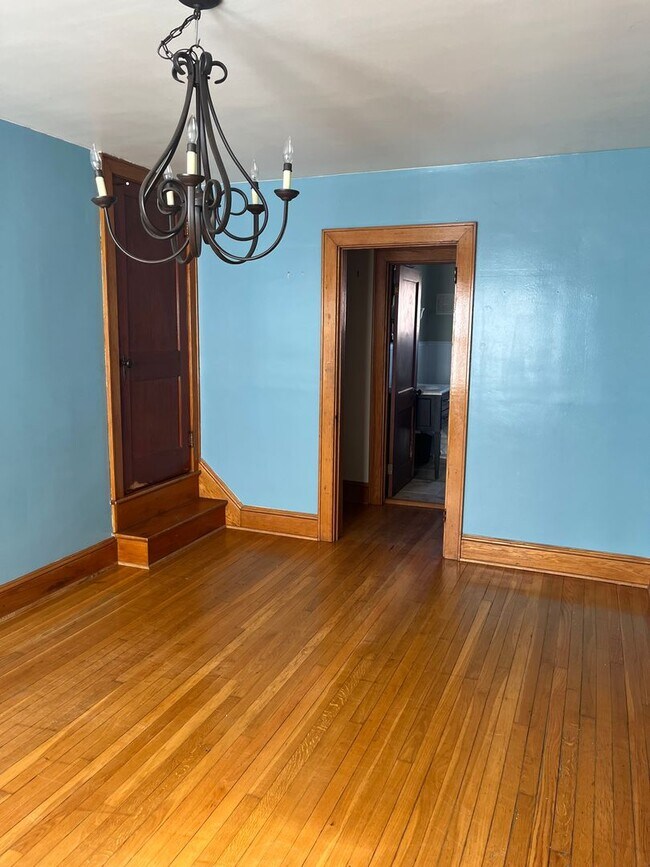 Building Photo - 3BR Home with Large Yard & Extra Storage