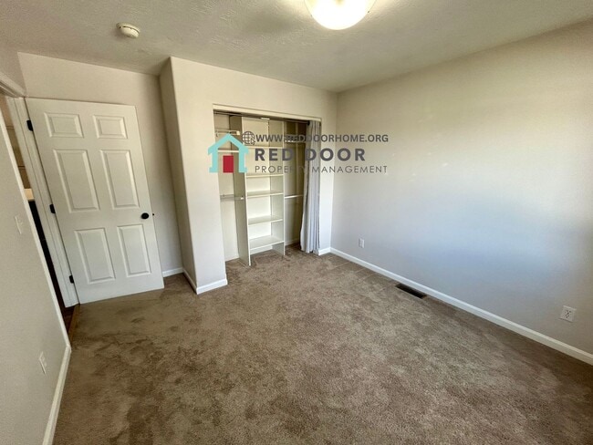 Building Photo - Modern 4 Bed, 3 Bath Home – Pet Friendly w...