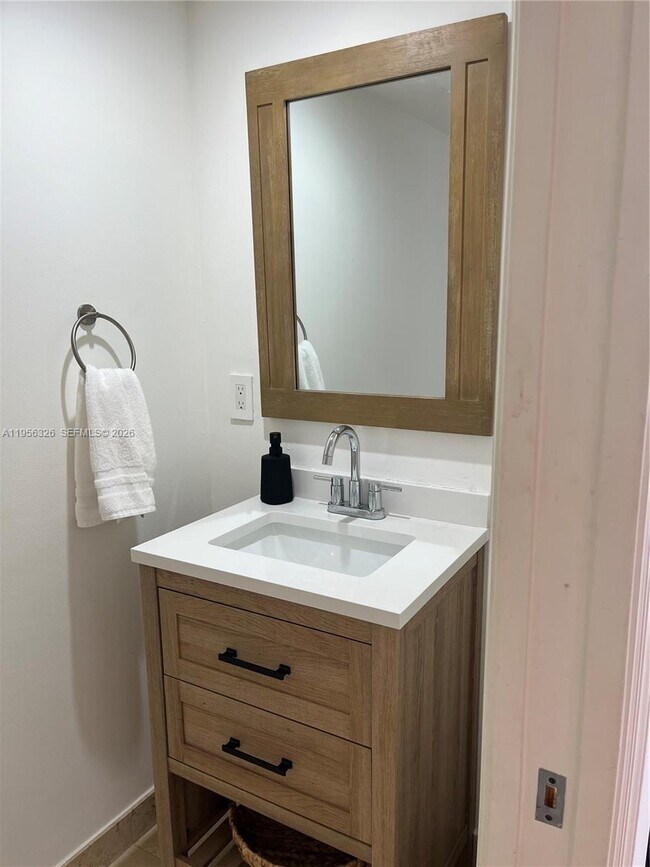 Building Photo - 6917 Collins Ave