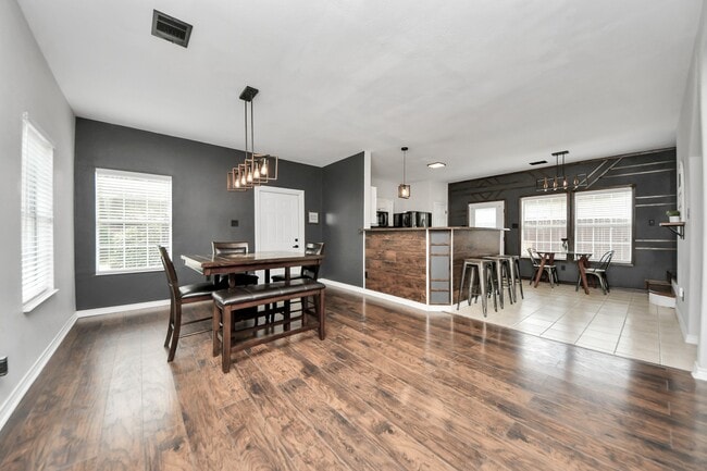 Building Photo - 1603 Dove Run