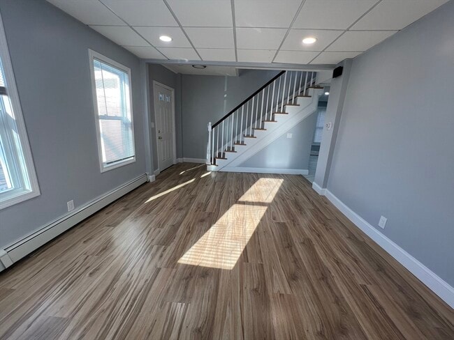 Building Photo - 452 Salem St