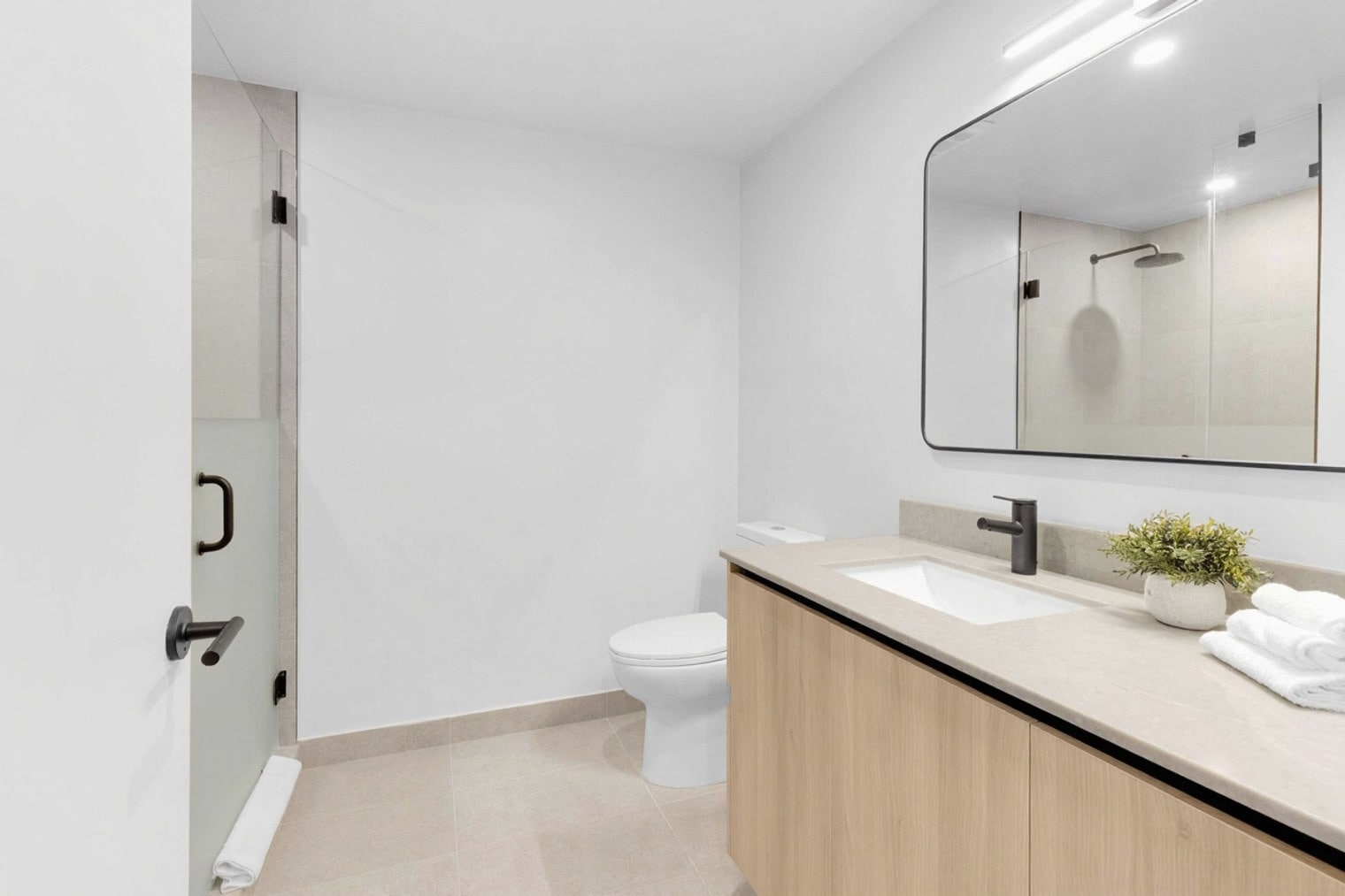 Building Photo - 501 NE 1st Ave