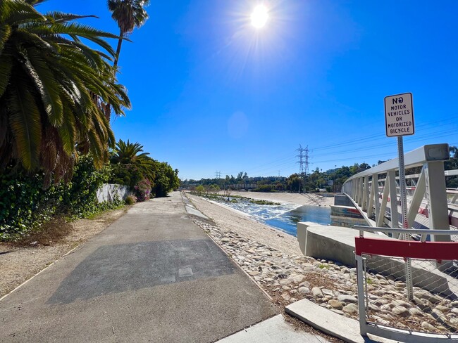 Building Photo - 3529 Ferncroft Rd, Los Angeles, CA 90039