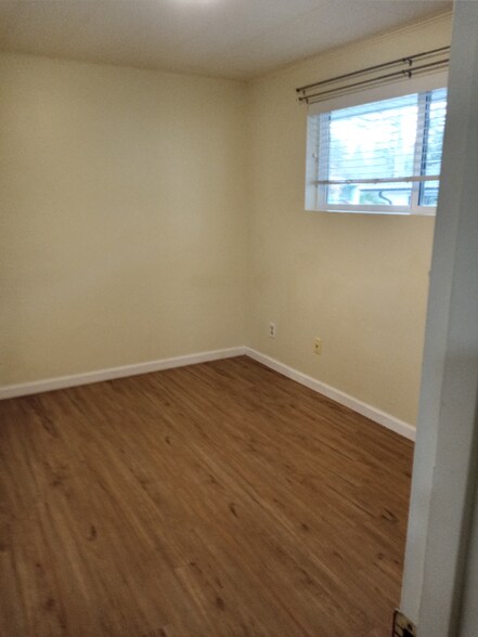 Building Photo - 313 Pecks Dr