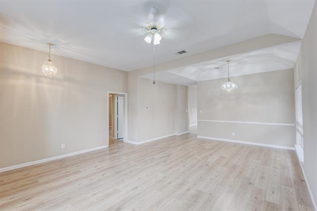 Building Photo - 2144 Chapman Dr