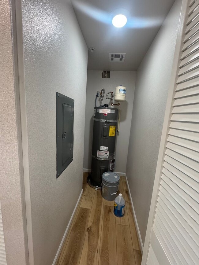 Building Photo - Brand New 1-Bedroom Unit for Rent – Central Reno