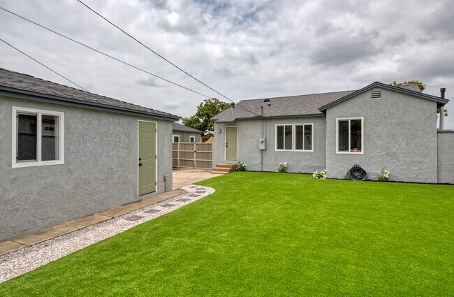 Building Photo - 11114 Ruthelen St